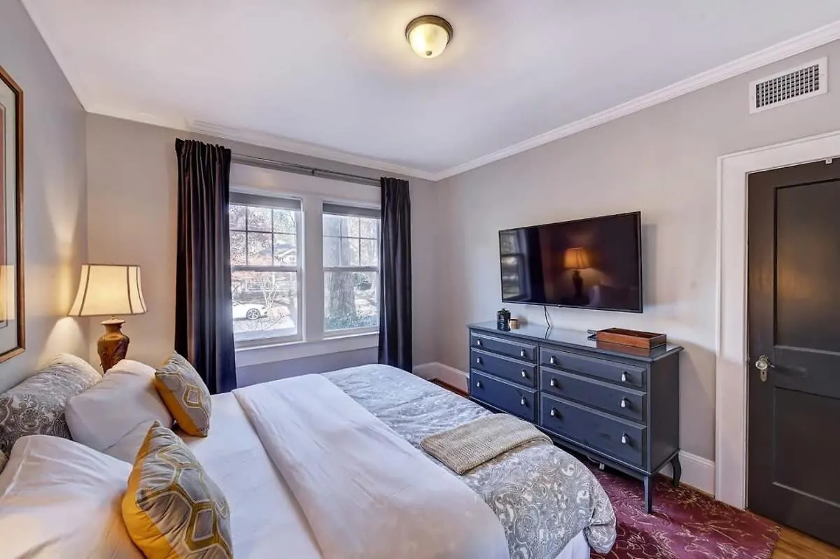 Chic Comfortable 2Br With Porch Near Dilworth Charlotte 0*,  United States